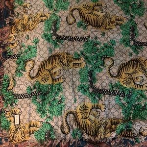 Large Gucci Headacarf